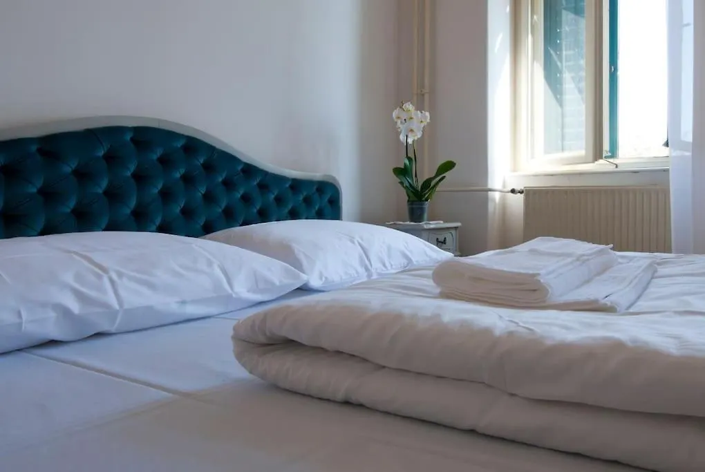 Villa On The Beach With A Splendid Garden Moscenicka Draga