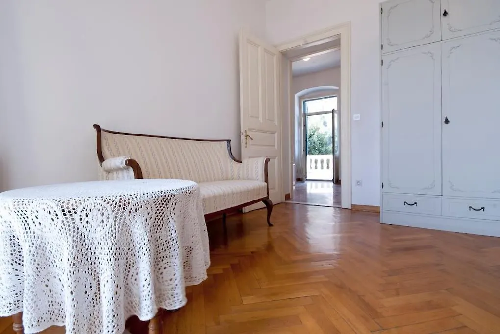 Villa On The Beach With A Splendid Garden Moscenicka Draga