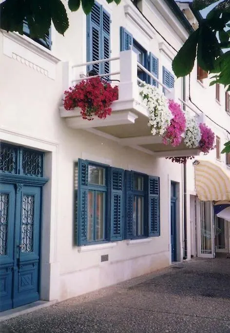 Villa On The Beach With A Splendid Garden Moscenicka Draga