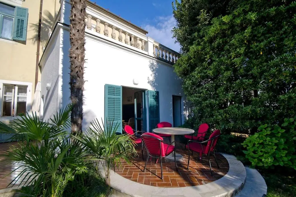 Villa On The Beach With A Splendid Garden Moscenicka Draga