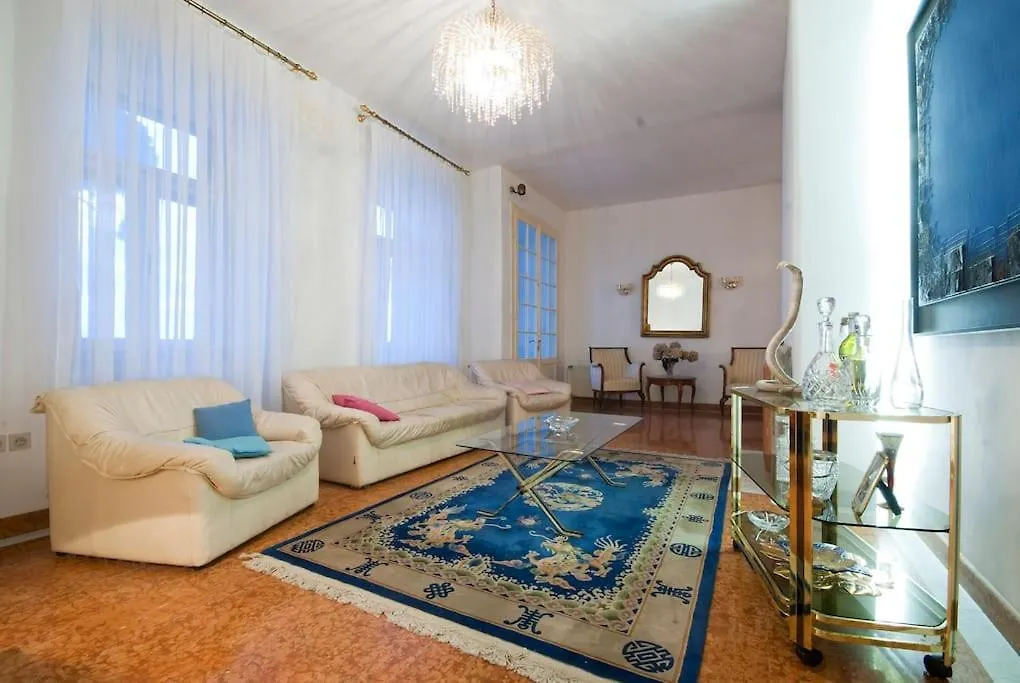 Villa On The Beach With A Splendid Garden Mošćenička Draga